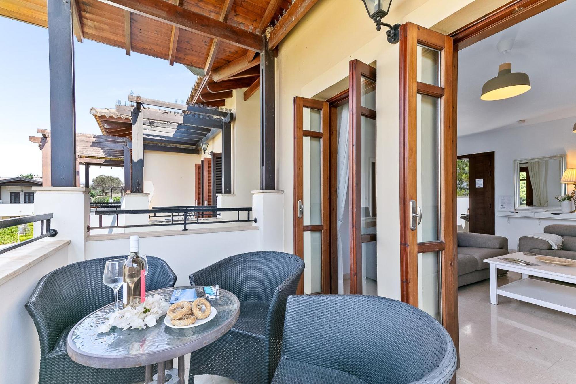 2 Bedroom Apartment Chloe With Communal Pool, Aphrodite Hills Resort Kuklia Zewnętrze zdjęcie